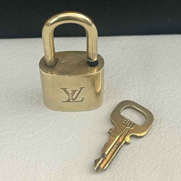 Louis Vuitton Lock & Key #301 - Picture 4 of 7
